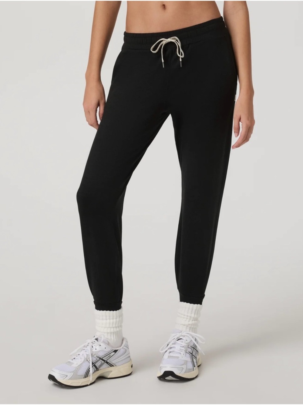 Vuori Performance Jogger ~ Size Small Long